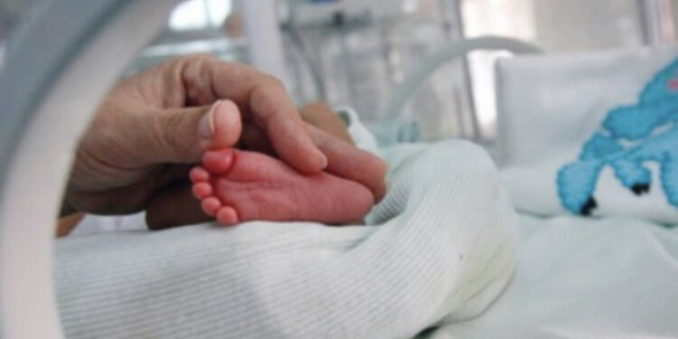 E rëndë në Tiranë! Foshnja braktiset në bodrumin e pallatit