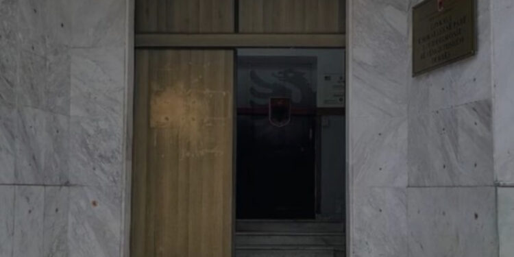 EMRAT/ Morën peng 30-vjeçarin, lihen në burg 3 të rinjtë 