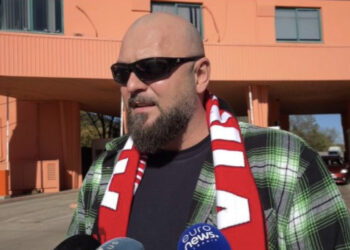 VIDEO/ Ndeshja me Ishujt Faroe, qindra shqiptarë nga Maqedonia e Veriut vijnë për të mbështetur kombëtaren