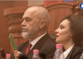 PD tym e flakë në Parlament, Rama e voton buxhetin për 5 minuta
