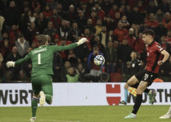 Jemi të parët! Kombëtarja “dehet” nga festa, e mbyllin me barazim ndaj Farieve