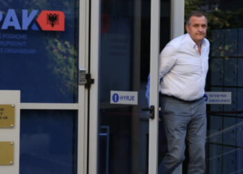 “I vari ujkut mëlçitë në qafë“! Çfarë do të bëjë Rama me negociatorin Ilir Beqja?