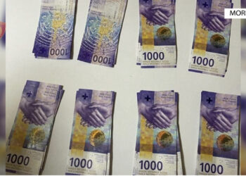 Bllokohet çanta me franga në doganë