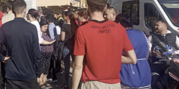 “O Zot, e vrau”! Gruaja në timon hedh qytetaren në ajër në Tiranë dhe vë duart në kokë