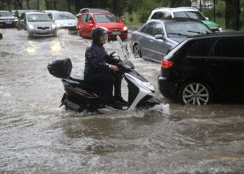 Paralajmërimi i fortë për stuhinë/ Çfarë ndodh sonte dhe nesër?