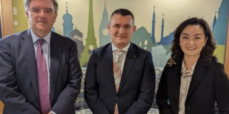 Zyrtari i SHBA-së dhe Yuri Kim i “japin zemër” Dumanit: Vazhdo kështu!