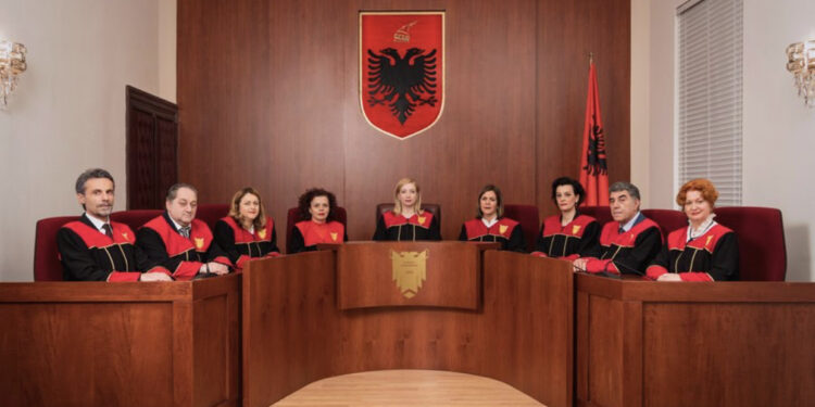 Kushtetuesja pezullon ligjin e Ramës për pronat