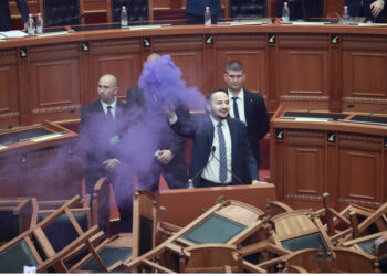 Revolta në Parlament/ Përjashtohen tre deputetë të PD-së