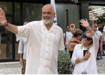 Marrëveshja për emigrantët, mediat italiane: U vendos kur Meloni ishte me pushime në Vlorë