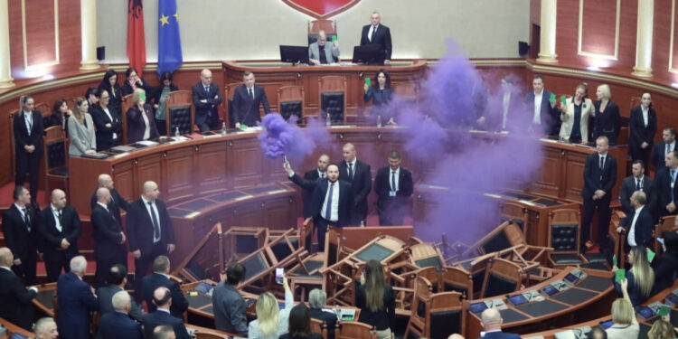 Kuvendi rrethohet nga Garda? Nikolla mohon opozitën