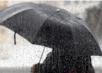 Shqipëria “mbërthehet” nga moti i keq, rrebeshe në orët e ardhshme, qytetet që rrezikohen