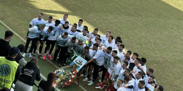 Një minutë heshtje në Rrogozhinë, Dwamena merr nderimet e fundit