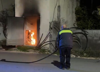 Kabina elektrike shpërthen në flakë, familjet mbeten në errësirë