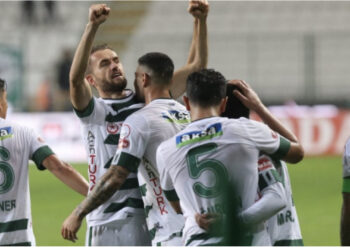 VIDEO/ Legjenda Sokol Cikalleshi dhuron gola dhe spektakël në Turqi