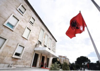 5 ditë rresht, e hëna pushim për administratën