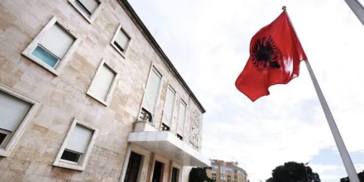 5 ditë rresht, e hëna pushim për administratën