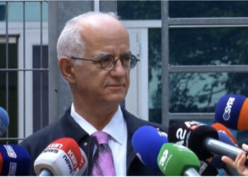 “Kjo ishte perlë”! Biznesmeni del nga SPAK-u dhe i bën gazetarët të “qeshin me lot”