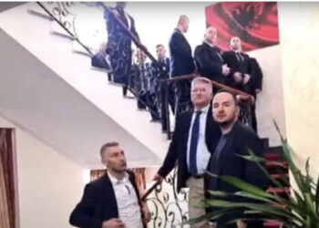 Deputetët e PD-së bllokojnë “Ekonominë”, Noka: Ikni te Luli se ka byrekë!