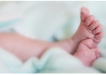 “Me gjak dhe baltë”, materniteti: Foshnja shfaqi shenja jete pas 40 minutash në reanimim intensiv