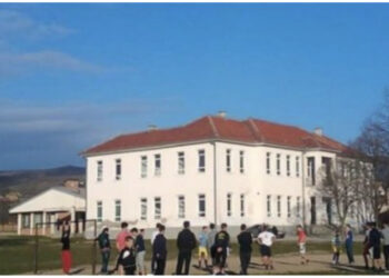 Përjetësohet Ismail Kadare, shkollës shqiptare i hiqet emri serb