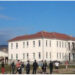Përjetësohet Ismail Kadare, shkollës shqiptare i hiqet emri serb