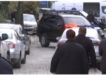 Përleshje dhe plumba me grabitësit! Një i vrarë, 2 policë të plagosur dhe 7 të arrestuar