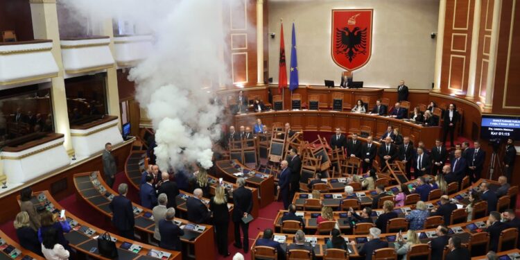 LIVE-PD hedh tymueset, Nikolla i jep urdhër Gardës: Merrni masa!