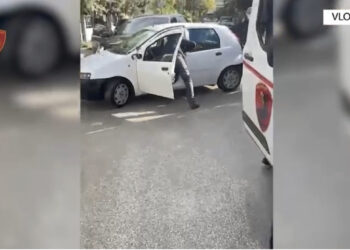Hodhi armën nga makina, “Shqiponja” i qepet mbrapa dhe e palos