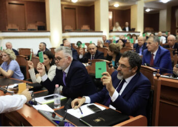 Nga çuni i Gramoz Ruçit e deri tek vajza e Ridvan Bodes, ja si i kanë kapur pozicion ku bëhet fëmijët e politikanëve