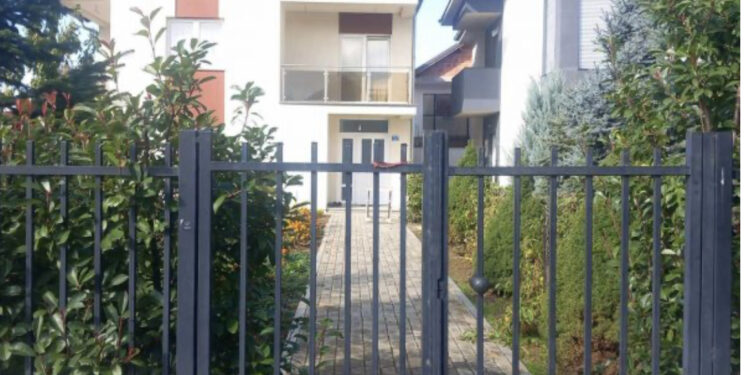 Përfundon bastisja në shtëpinë e këshilltarit të Hashim Thaçit, ja çfarë iu sekuestrua