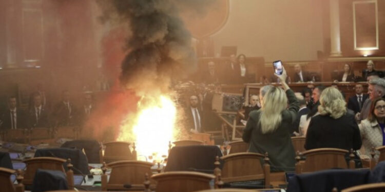 Parlamenti flakë, Rama: Po shkërmoqen mbeturinat, Berisha i kërkuar nga drejtësia