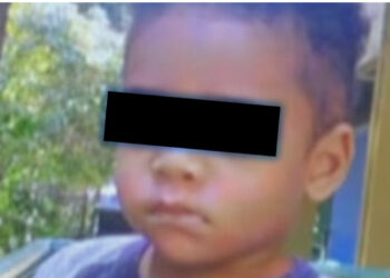 “Im bir nuk donte të shkonte në çerdhe atë ditë”, 2-vjeçari u harrua në autobusin e shkollës, humb jetën nga i nxehti