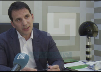 Gati arrestimi/ Tedi Malaveci arratiset nga Shqipëria, policia kontroll në zyrat e tij. Sekuestrohet kompjuteri personal