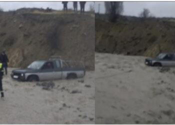 Vërshimi i përroit merr përpara fuoristradën me tre persona brenda