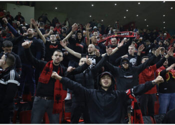 “Air Albania” i mbushur plot, tifozët sjellin super atmosferë