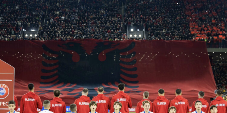 FOTO/ UEFA “mahnitet” nga festa e kombëtares