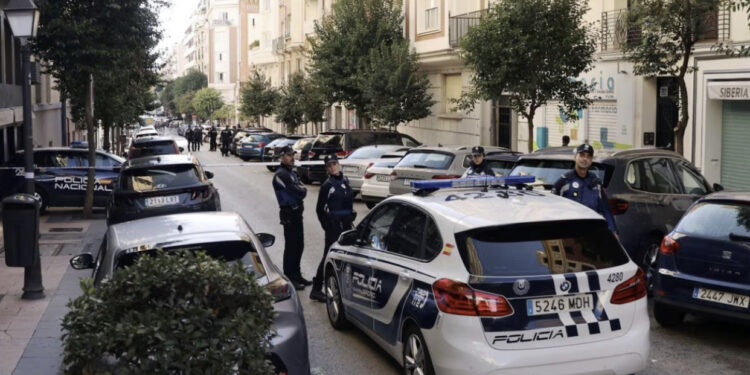 E rëndë/ Politikani qëllohet me pistoletë në fytyrë