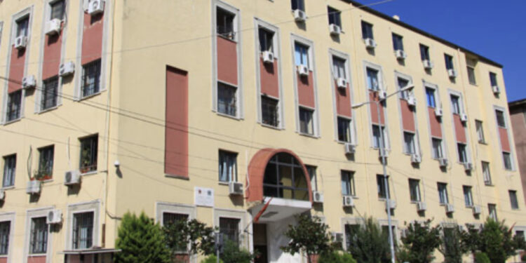 I moshuari u sulmua nga qeni dhe ndërroi jetë, Gjykata e Durrësit jep masën për pronarin e Pitbullit
