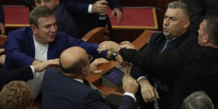 Grushtet në seancë, PS kallëzim Nallbatit, Çuçi: Nuk tolerojmë asnjë akt dhune