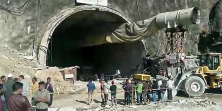 Shembet tuneli, bllokohen 40 punëtorë
