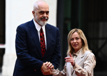 Ish-ministri i Ramës kundër marrëveshjes për refugjatët: Të rishqyrtohet për të parandaluar pasoja serioze