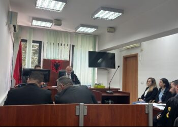 Shtyhet përsëri/ Lufta për vulën e PD-së! Grupi i Bashës zvarrit gjyqin, Berisha-Bardhi: Lojë e turpshme!