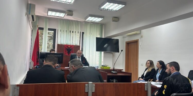 Shtyhet përsëri/ Lufta për vulën e PD-së! Grupi i Bashës zvarrit gjyqin, Berisha-Bardhi: Lojë e turpshme!