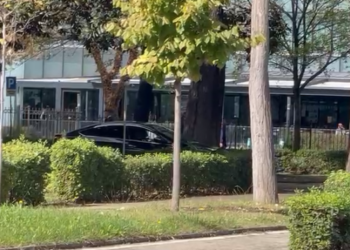 Deputeti Ervin Salianji hodhi tymuese në seancë, Policia e Tiranës mbërrin në Kuvend