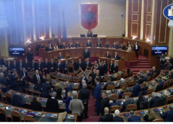Zyrtare/ Parlamenti voton arrestimin e Berishës