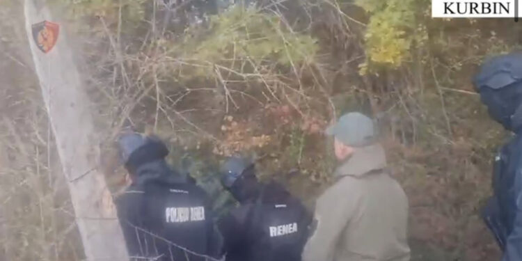 41-vjeçari qëllon me armë drejt një banese, arrestohet nga policia