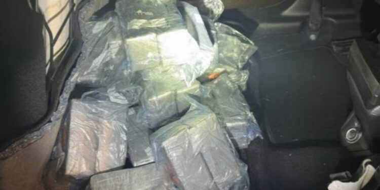 Makinën “full” me kokainë dhe 80 mijë euro në shtëpi, kapet trafikanti shqiptar