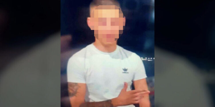 E rëndë në Greqi, 18 vjeçari vret me gërshërë vëllain e vogël pas një sherri për rrobat