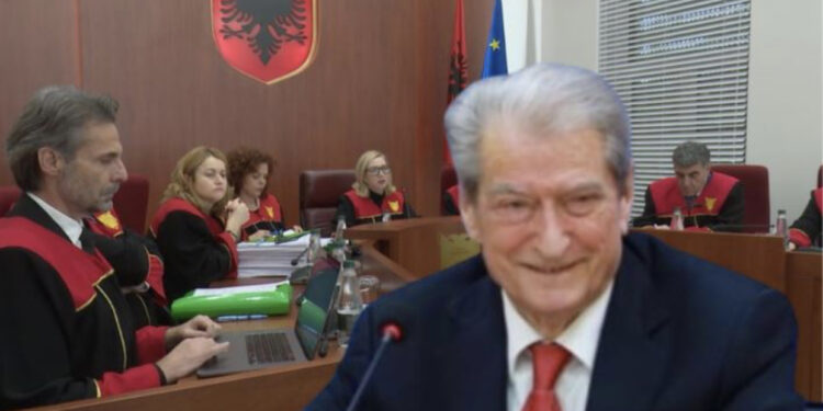 VOA: Gjykata rrëzoi kërkesën për Berishën një ditë para vendimit