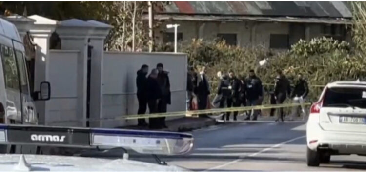 FOTO nga vendi i ngjarjes/ Ky është 41-vjeçari që u ekzekutua me kallash në Fier